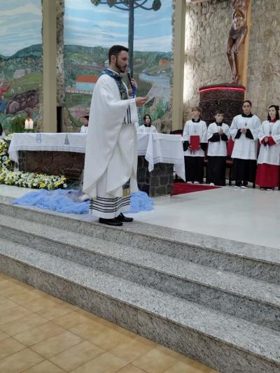 Abertura das Novenas reúne centenas de fiéis em Laranjeiras do Sul Celebração marca o início da preparação para a Festa em honra a Nossa Senhora Aparecida